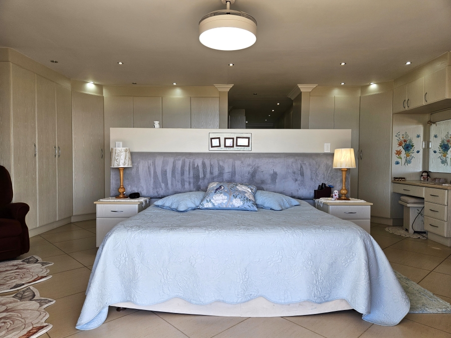 5 Bedroom Property for Sale in Wavecrest Eastern Cape